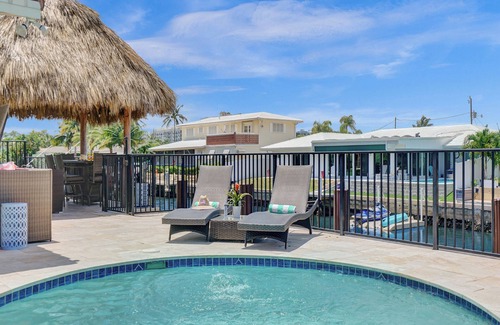 Bel Air Casa | A pie de la playa! Tiki Hut, frente al mar, piscina climatizada, kayaks, bicicletas, sala de juegos.