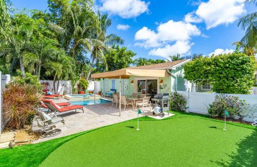 Del-Ida Park Historic District Casa | Walk to The Ave- Heated Pool, Spa, Golden Tee and Putting Green - mins to Beach