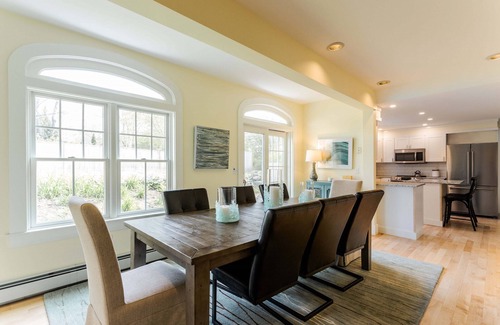 York Harbor Cabaña | Walk to the beach - Beautiful home in York Harbor!