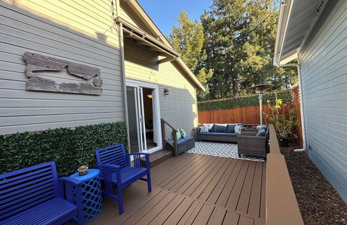 Eastside Santa Cruz Casa | Walk to the Beach! Fully Furnished Coastal Cottage