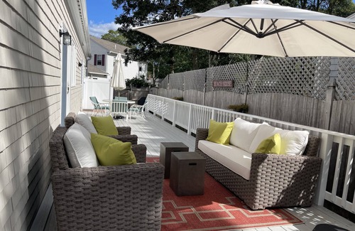 West Hyannisport Casa | WALK TO THE BEACH LUXURY VACATION CENTRAL AIR, KG BEDS, IDEAL FOR LONG STAYS.