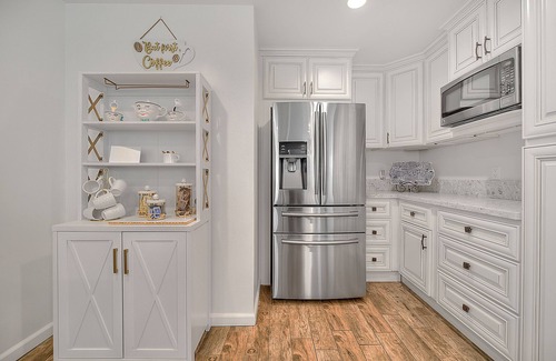 Peninsula Casa | Located 3 houses from the water! Coastal beach house with two car garage