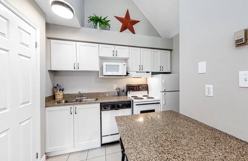 Craigleith Casa | ¡Camina hacia el telesilla! Loft renovado con bañera de hidromasaje y piscina compartidas.