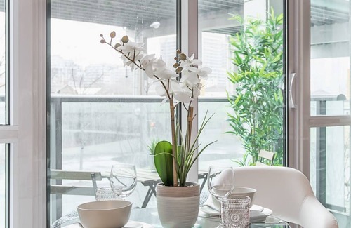 Fort York Condominio | Walk to the CNE, Harbor Front , Lake, Ontario Place, all in ten minutes.