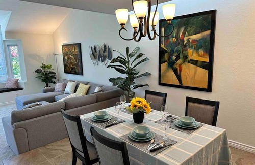 Huntington Beach Villa | Walk to the Huntington beach