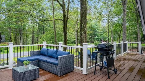Pocono Lake Casa | Walk to the Lake Firepit and Sunroom Tomhickon