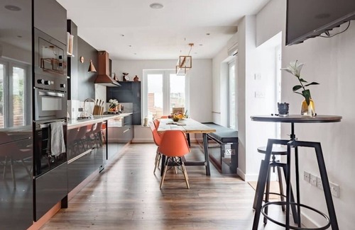 Haringey Casa | Walk to the Piccadilly Line From a Stunning Family House