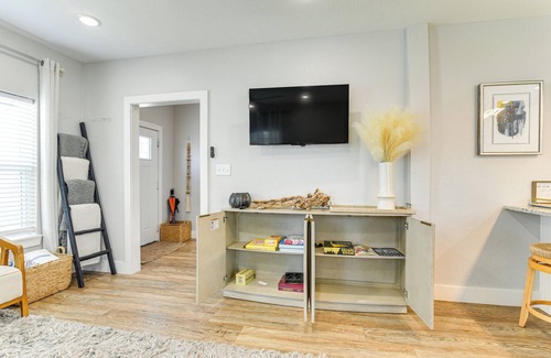 Galveston Casa | Walk to The Strand: Group Getaway in Galveston!