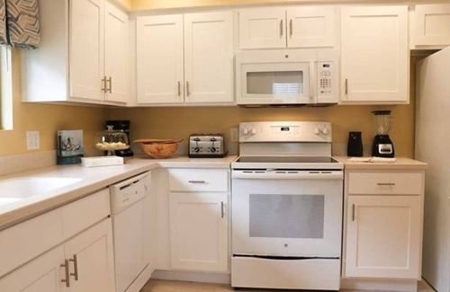 North Forest Beach Cabaña | WALK TO THE BEACH! 3 Bedroom Cottage at Port O' Call in HHI'S LUXURY RESORT