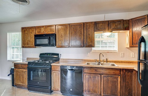 Brenham Casa | Walk to Town: Home w/ Yard in Brenham!