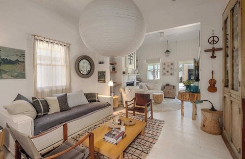Bangalow Casa | Walk to Town Pet-Friendly l Nova Escapes