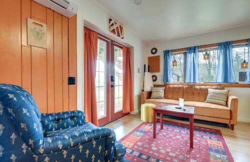 Vernon Apartamento | Walk to Trails Artsy Mtn-View Getaway in Vernon!