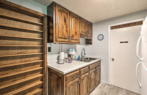 Roan Mountain Cabina | Walk to Trails: Creekside Roan Mountain Cabin