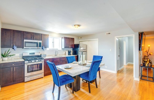 Ashburn Apartamento | Walk to Train & Bus: Updated Chicago Apartment
