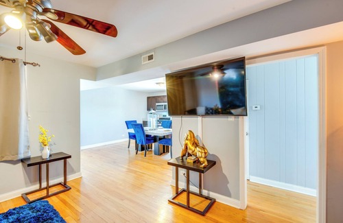 Ashburn Apartamento | Walk to Train & Bus: Updated Chicago Apartment