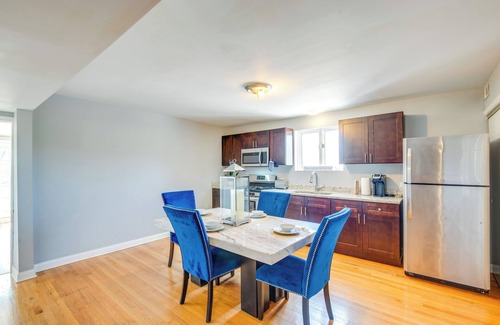 Ashburn Apartamento | Walk to Train & Bus: Updated Chicago Apartment
