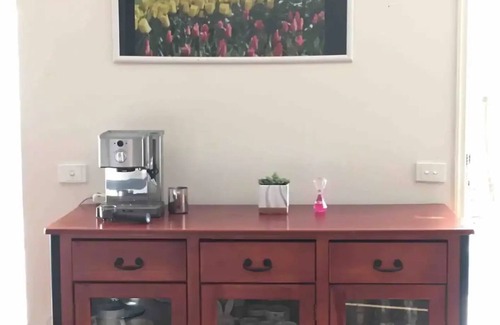 Point Cook Casa | Walk to train station, cosy house +treadmill …
