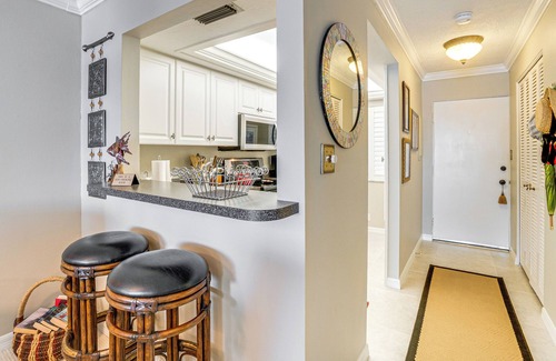 Siesta Key Condominio | Walk to Turtle Beach! Bayfront Unit w/Pool & Dock