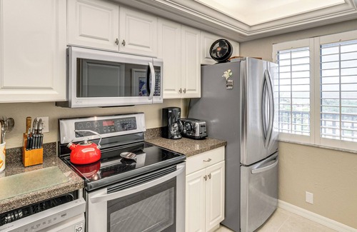 Siesta Key Condominio | Walk to Turtle Beach! Bayfront Unit w/Pool & Dock