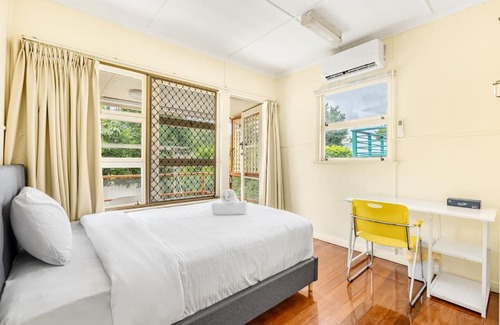 St. Lucia Casa | Walk to UQ Shops and Transit Great Value Studio