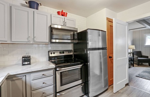 Indian Hills Casa | Walk to Lake! Adorable House in Fontana-on Lake Geneva. SUMMER 2025 SPECIAL!