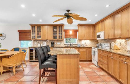 Naples Park Casa | Walk to Vanderbilt Beach From Our Naples Park Home