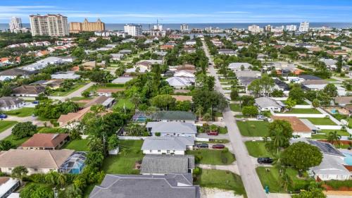 Naples Park Casa | Walk to Vanderbilt Beach From Our Naples Park Home