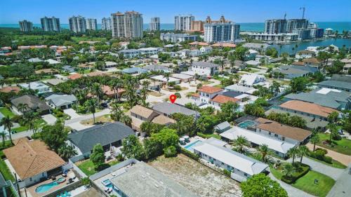 Naples Park Casa | Walk to Vanderbilt Beach & Relax in the Pool