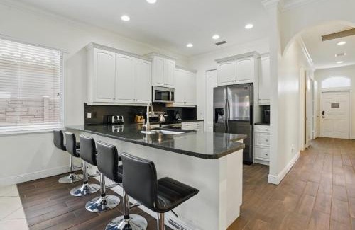 Naples Park Casa | Walk to Vanderbilt Beach & Relax in the Pool