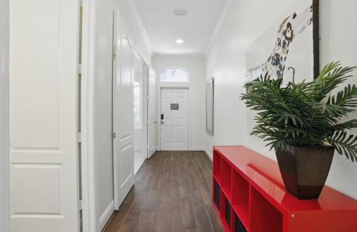 Naples Park Casa | Walk to Vanderbilt Beach & Relax in the Pool