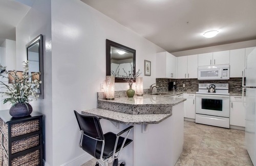 Vanderbilt Beach Condominio | Hermoso paseo a la playa de Naples, Se admiten mascotas, Limpio y más nuevo, Ático