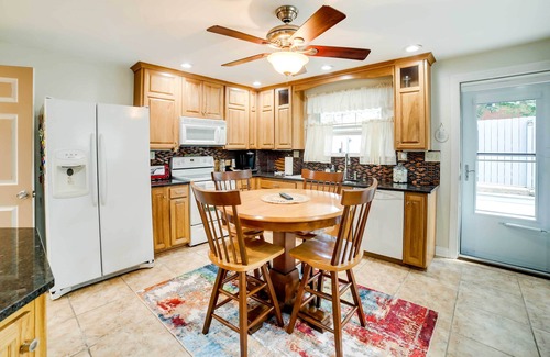 Shadyside Casa | Walk to Walnut St: ‘Shadyside House’ w/ Deck
