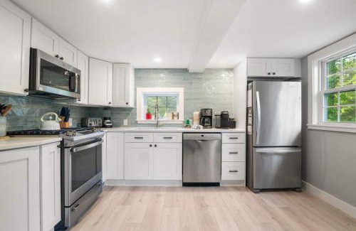 Harwich Casa | Walk to Water Access to Hiking Trails!