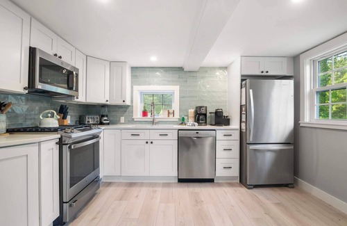 East Harwich Casa | Walk to Water Access to Hiking Trails!
