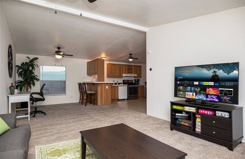 Bullhead City Casa | Walk to Water - Close to Boat Launch - Rotary Park - Garage - Bring Boat & Toys!