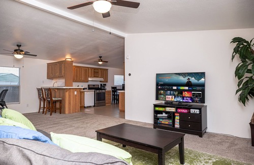 Bullhead City Casa | Walk to Water - Close to Boat Launch - Rotary Park - Garage - Bring Boat & Toys!