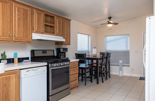 Bullhead City Casa | Walk to Water - Close to Boat Launch - Rotary Park - Garage - Bring Boat & Toys!