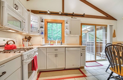Eidelweiss Village Cabina | Walk to Water: Outdoor Gem w/Bunkhouse in Madison