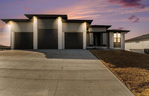Gretna Casa | Walk to Water Park Game Room & Movie Theater