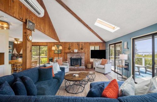 Wellfleet Casa | Walk to Water Private Deck with Water View