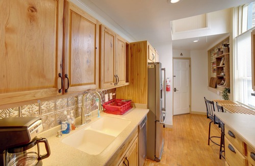 Saugatuck Apartamento | Walk to Water St & River: Quaint Saugatuck Apt