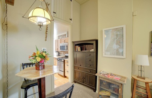 Saugatuck Apartamento | Walk to Water St & River: Quaint Saugatuck Apt