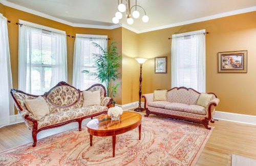 Elizabeth City Casa | Walk to Waterfront Downtown Elizabeth City Home!