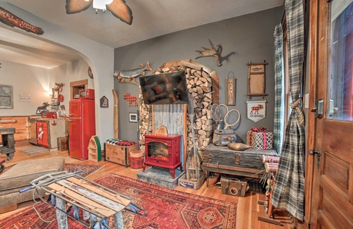 Sturgeon Bay Apartamento | One-of-a-Kind Rustic Retreat in Dtwn Sturgeon Bay!