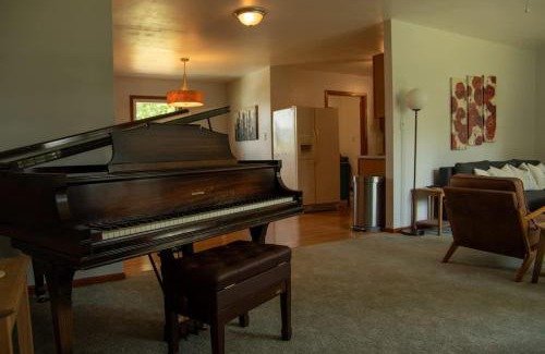 Alto Pass Casa | Walk to Weddings-Wineries-Trails Family Friendly Home in Downtown Alto Pass