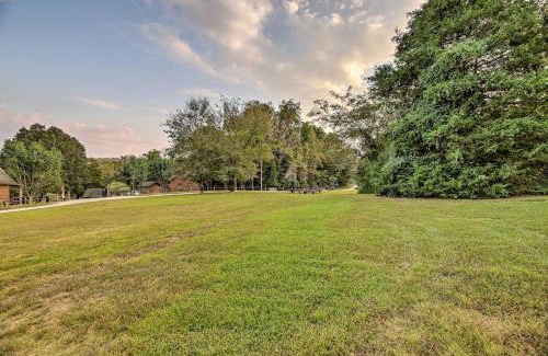 Flippin Casa | Walk to White River Home with Deck in Flippin!