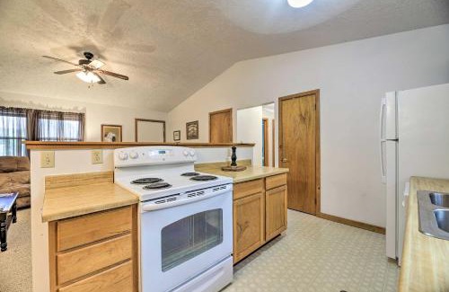 Flippin Casa | Walk to White River Home with Deck in Flippin!