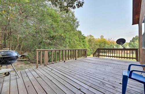Flippin Casa | Walk to White River Home with Deck in Flippin!