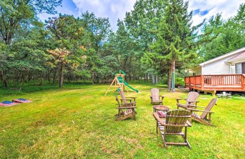 Albrightsville Casa | Walk to Wolf Run Lake Cottage with Furnished Deck