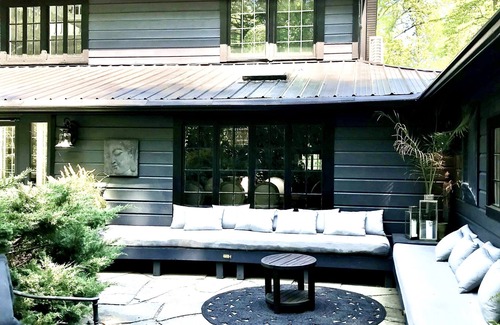 Woodstock Casa | A pie de Woodstock, Streamside W / en la piscina de tierra